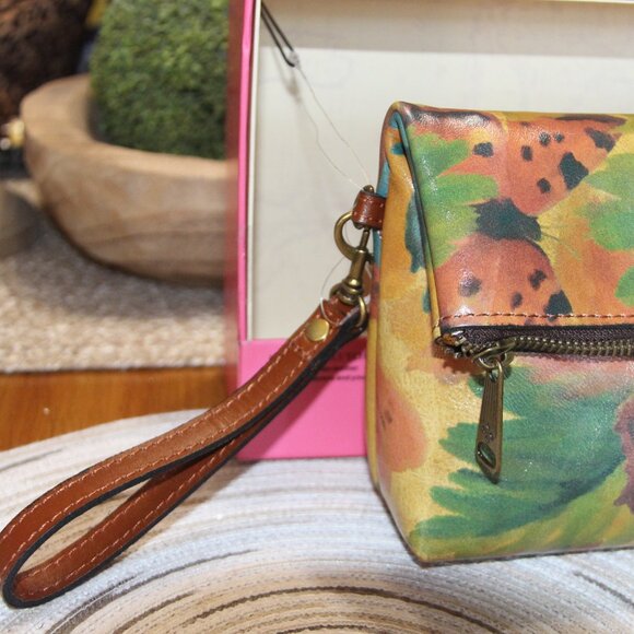 NWT Patricia Nash Watercolor Butterflies Clutch wristlet handbags. PRETTY,CLASSY - Picture 6 of 12